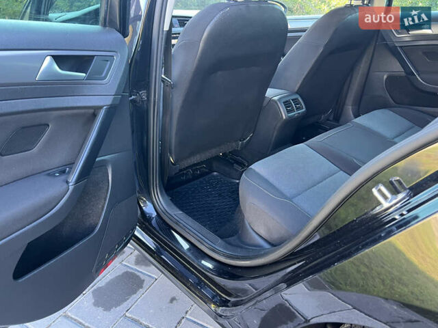 Черный Фольксваген Гольф, объемом двигателя 1.6 л и пробегом 206 тыс. км за 10500 $, фото 67 на Automoto.ua