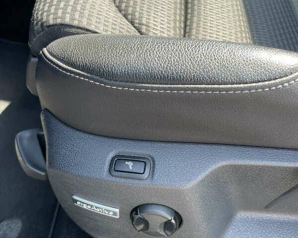 Чорний Фольксваген Гольф, об'ємом двигуна 1.6 л та пробігом 237 тис. км за 12750 $, фото 22 на Automoto.ua