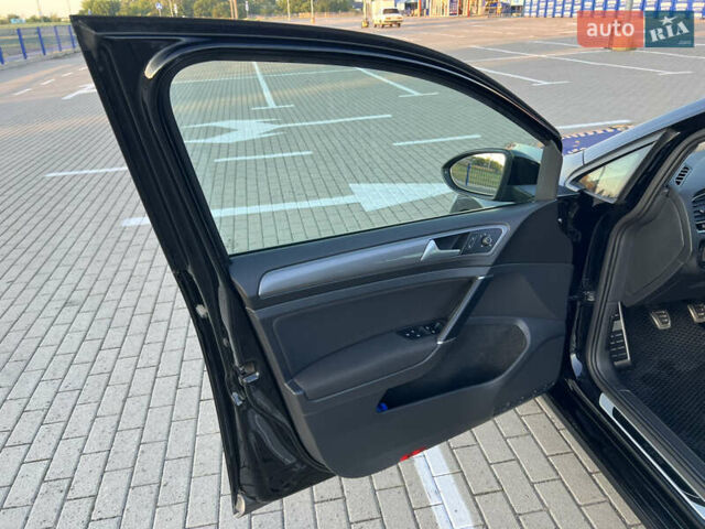 Черный Фольксваген Гольф, объемом двигателя 1.6 л и пробегом 235 тыс. км за 13700 $, фото 12 на Automoto.ua