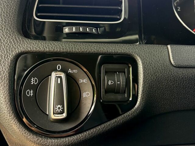 Черный Фольксваген Гольф, объемом двигателя 1.6 л и пробегом 290 тыс. км за 11900 $, фото 7 на Automoto.ua