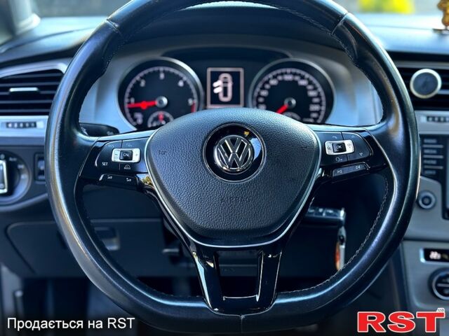 Черный Фольксваген Гольф, объемом двигателя 1.6 л и пробегом 245 тыс. км за 11999 $, фото 5 на Automoto.ua