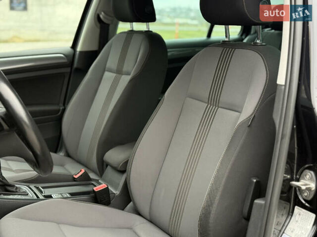 Черный Фольксваген Гольф, объемом двигателя 2 л и пробегом 236 тыс. км за 12450 $, фото 16 на Automoto.ua