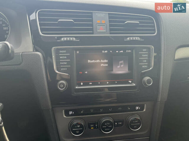 Черный Фольксваген Гольф, объемом двигателя 1.6 л и пробегом 295 тыс. км за 12500 $, фото 15 на Automoto.ua