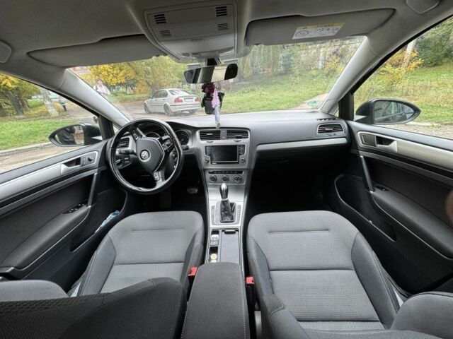 Черный Фольксваген Гольф, объемом двигателя 1.6 л и пробегом 230 тыс. км за 10800 $, фото 7 на Automoto.ua