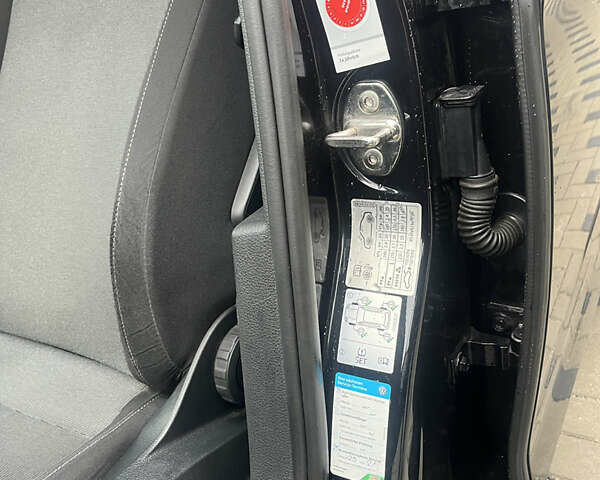 Черный Фольксваген Гольф, объемом двигателя 1.6 л и пробегом 246 тыс. км за 10150 $, фото 24 на Automoto.ua