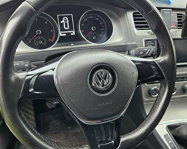 Черный Фольксваген Гольф, объемом двигателя 1.97 л и пробегом 213 тыс. км за 13500 $, фото 6 на Automoto.ua