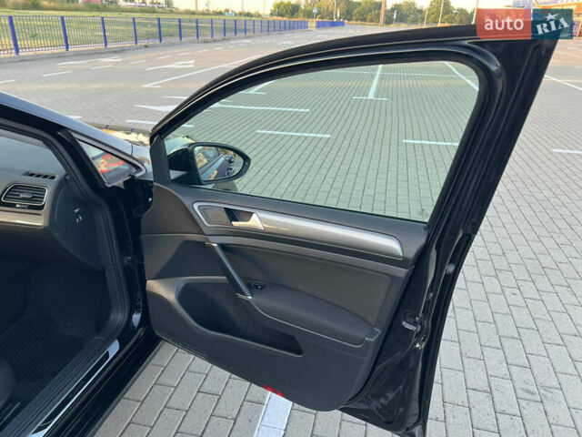 Черный Фольксваген Гольф, объемом двигателя 1.6 л и пробегом 235 тыс. км за 13700 $, фото 14 на Automoto.ua