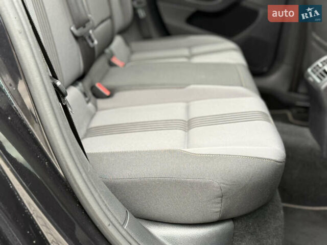 Черный Фольксваген Гольф, объемом двигателя 2 л и пробегом 236 тыс. км за 12450 $, фото 25 на Automoto.ua