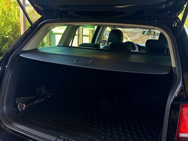 Черный Фольксваген Гольф, объемом двигателя 1.6 л и пробегом 290 тыс. км за 11900 $, фото 3 на Automoto.ua