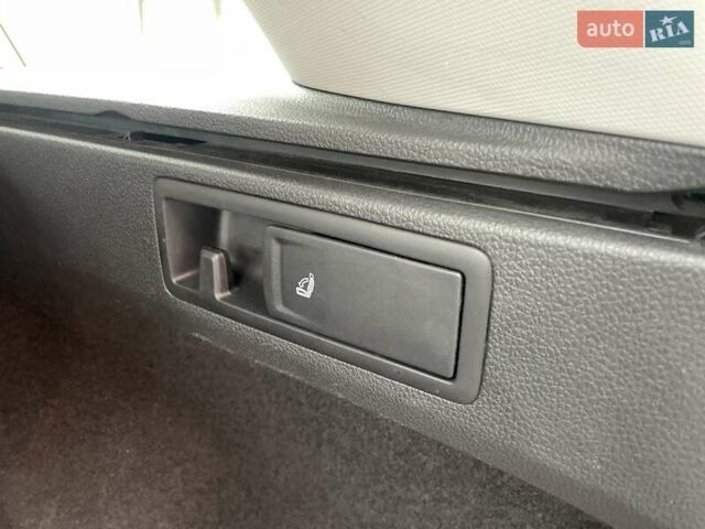 Чорний Фольксваген Гольф, об'ємом двигуна 1.6 л та пробігом 250 тис. км за 9900 $, фото 40 на Automoto.ua