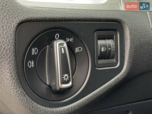 Черный Фольксваген Гольф, объемом двигателя 2 л и пробегом 260 тыс. км за 11399 $, фото 40 на Automoto.ua