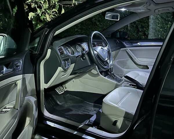 Черный Фольксваген Гольф, объемом двигателя 1.8 л и пробегом 197 тыс. км за 10800 $, фото 3 на Automoto.ua