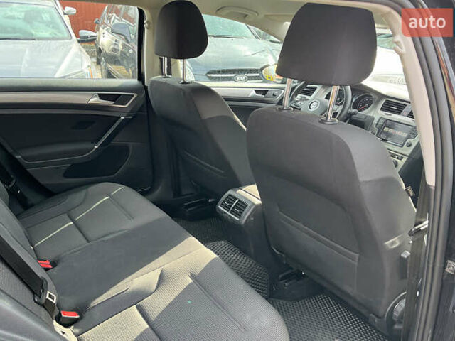 Черный Фольксваген Гольф, объемом двигателя 1.6 л и пробегом 224 тыс. км за 11700 $, фото 19 на Automoto.ua