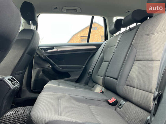 Черный Фольксваген Гольф, объемом двигателя 1.6 л и пробегом 224 тыс. км за 11700 $, фото 13 на Automoto.ua