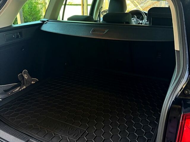 Черный Фольксваген Гольф, объемом двигателя 1.6 л и пробегом 290 тыс. км за 11900 $, фото 4 на Automoto.ua