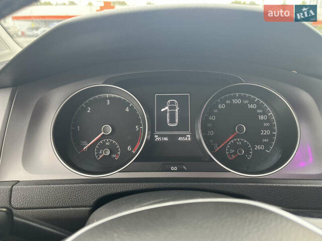 Черный Фольксваген Гольф, объемом двигателя 1.6 л и пробегом 295 тыс. км за 12500 $, фото 13 на Automoto.ua