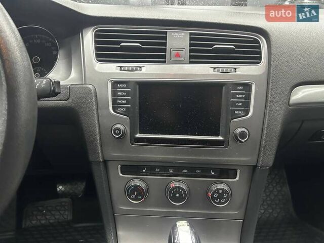 Черный Фольксваген Гольф, объемом двигателя 1.6 л и пробегом 187 тыс. км за 13000 $, фото 13 на Automoto.ua