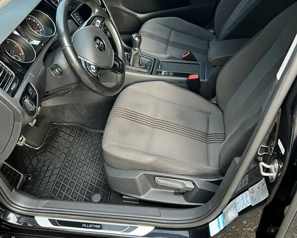 Черный Фольксваген Гольф, объемом двигателя 1.6 л и пробегом 275 тыс. км за 11100 $, фото 13 на Automoto.ua