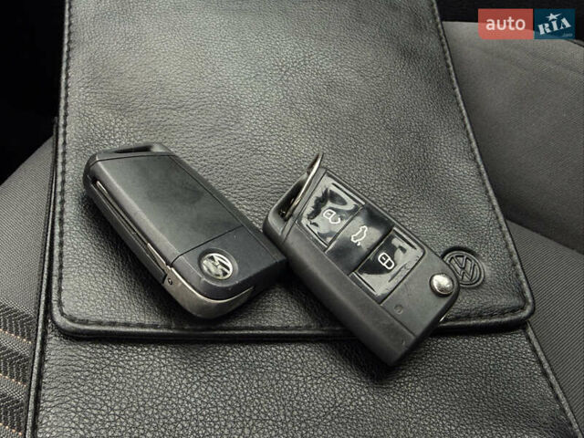 Черный Фольксваген Гольф, объемом двигателя 2 л и пробегом 236 тыс. км за 12450 $, фото 52 на Automoto.ua