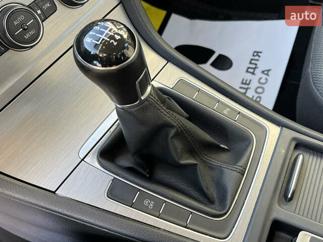 Черный Фольксваген Гольф, объемом двигателя 0 л и пробегом 215 тыс. км за 10300 $, фото 12 на Automoto.ua