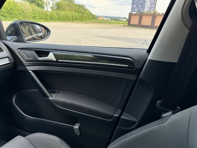 Черный Фольксваген Гольф, объемом двигателя 1.6 л и пробегом 246 тыс. км за 13400 $, фото 4 на Automoto.ua