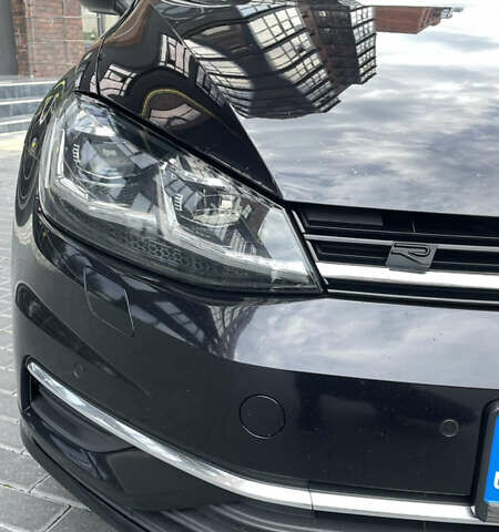 Черный Фольксваген Гольф, объемом двигателя 1.6 л и пробегом 248 тыс. км за 15800 $, фото 1 на Automoto.ua