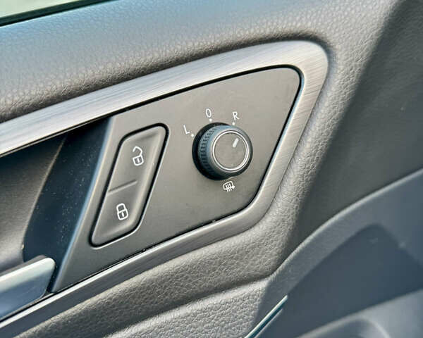 Черный Фольксваген Гольф, объемом двигателя 1.6 л и пробегом 245 тыс. км за 13500 $, фото 28 на Automoto.ua