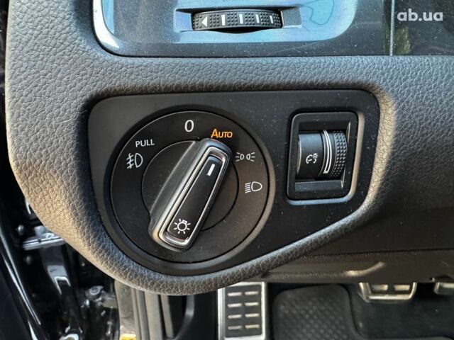 Черный Фольксваген Гольф, объемом двигателя 1.8 л и пробегом 142 тыс. км за 15690 $, фото 13 на Automoto.ua