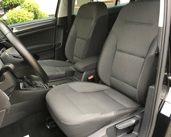 Черный Фольксваген Гольф, объемом двигателя 1.6 л и пробегом 224 тыс. км за 13650 $, фото 17 на Automoto.ua