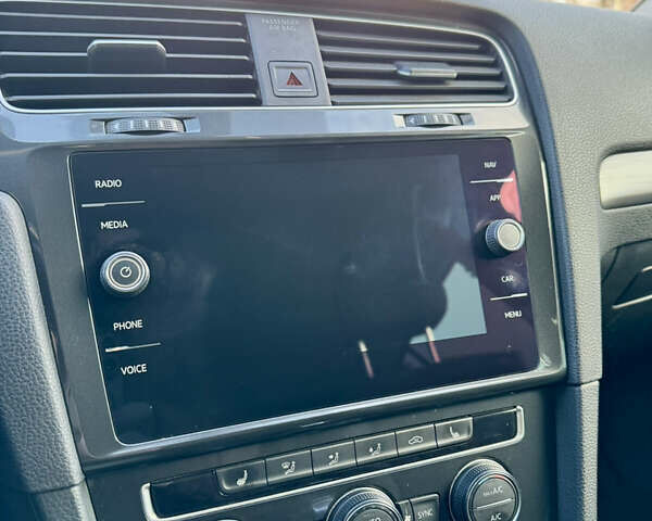 Черный Фольксваген Гольф, объемом двигателя 1.6 л и пробегом 245 тыс. км за 13500 $, фото 38 на Automoto.ua