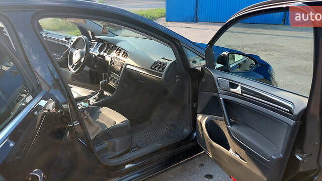 Черный Фольксваген Гольф, объемом двигателя 1.6 л и пробегом 245 тыс. км за 16300 $, фото 11 на Automoto.ua