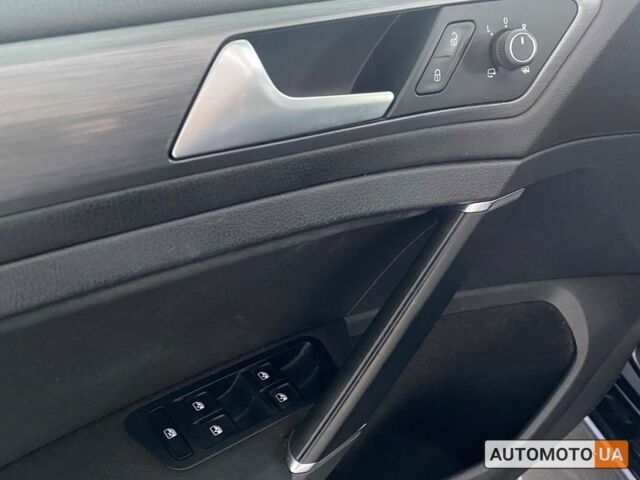 Черный Фольксваген Гольф, объемом двигателя 1.6 л и пробегом 229 тыс. км за 15000 $, фото 11 на Automoto.ua