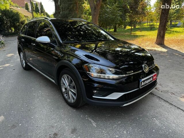 Черный Фольксваген Гольф, объемом двигателя 1.8 л и пробегом 142 тыс. км за 15690 $, фото 2 на Automoto.ua
