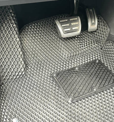 Черный Фольксваген Гольф, объемом двигателя 1.6 л и пробегом 248 тыс. км за 15800 $, фото 30 на Automoto.ua