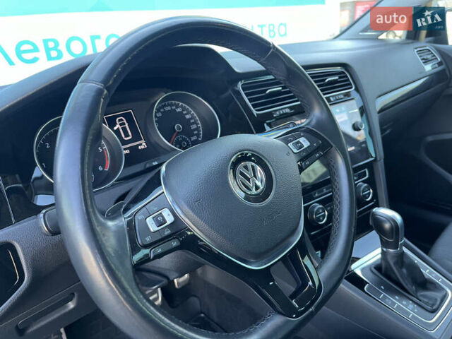 Черный Фольксваген Гольф, объемом двигателя 1.6 л и пробегом 224 тыс. км за 13000 $, фото 30 на Automoto.ua