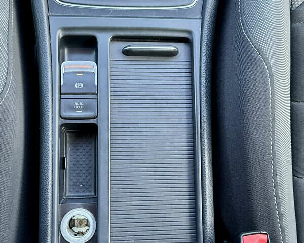 Черный Фольксваген Гольф, объемом двигателя 1.6 л и пробегом 245 тыс. км за 13500 $, фото 48 на Automoto.ua