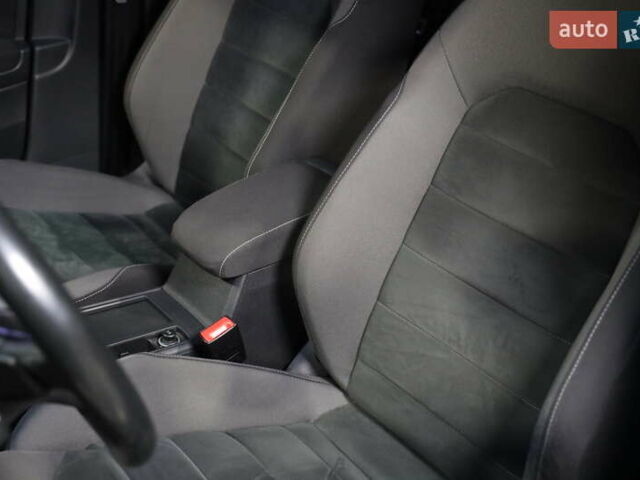 Чорний Фольксваген Гольф, об'ємом двигуна 1.6 л та пробігом 194 тис. км за 14800 $, фото 21 на Automoto.ua