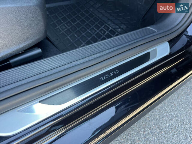 Черный Фольксваген Гольф, объемом двигателя 1.6 л и пробегом 224 тыс. км за 13000 $, фото 21 на Automoto.ua