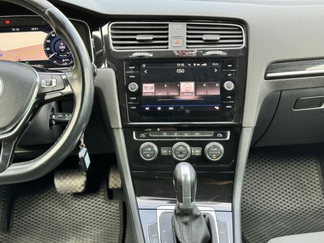 Черный Фольксваген Гольф, объемом двигателя 1.6 л и пробегом 246 тыс. км за 13400 $, фото 5 на Automoto.ua