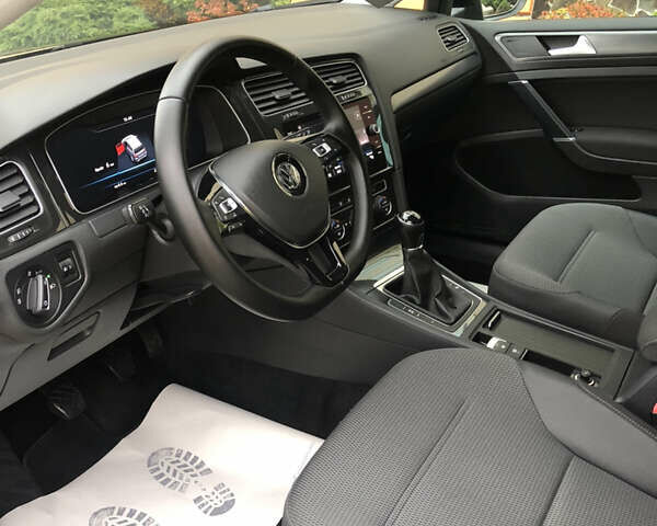 Черный Фольксваген Гольф, объемом двигателя 1.6 л и пробегом 224 тыс. км за 13650 $, фото 19 на Automoto.ua