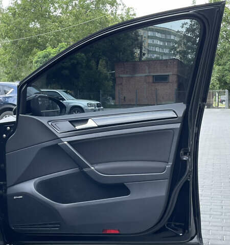 Черный Фольксваген Гольф, объемом двигателя 1.6 л и пробегом 248 тыс. км за 15800 $, фото 22 на Automoto.ua