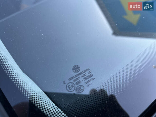 Черный Фольксваген Гольф, объемом двигателя 1.6 л и пробегом 224 тыс. км за 13000 $, фото 19 на Automoto.ua