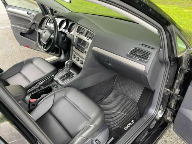 Черный Фольксваген Гольф, объемом двигателя 1.8 л и пробегом 66 тыс. км за 2700 $, фото 8 на Automoto.ua