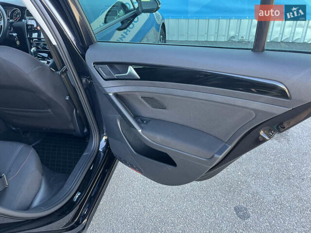 Черный Фольксваген Гольф, объемом двигателя 1.6 л и пробегом 224 тыс. км за 13000 $, фото 25 на Automoto.ua