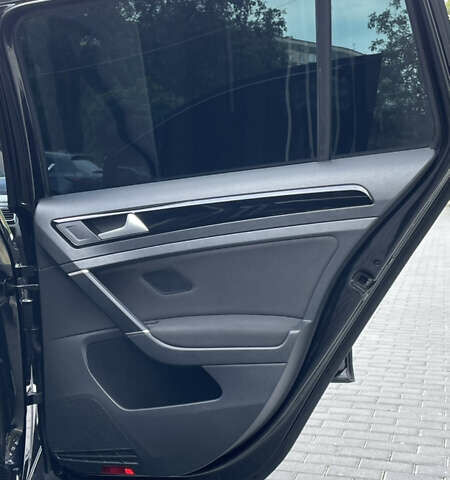 Черный Фольксваген Гольф, объемом двигателя 1.6 л и пробегом 248 тыс. км за 15800 $, фото 21 на Automoto.ua