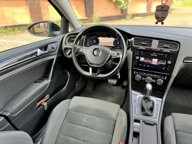 Черный Фольксваген Гольф, объемом двигателя 1.6 л и пробегом 246 тыс. км за 13400 $, фото 23 на Automoto.ua