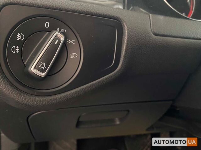 Черный Фольксваген Гольф, объемом двигателя 1.6 л и пробегом 229 тыс. км за 15000 $, фото 19 на Automoto.ua