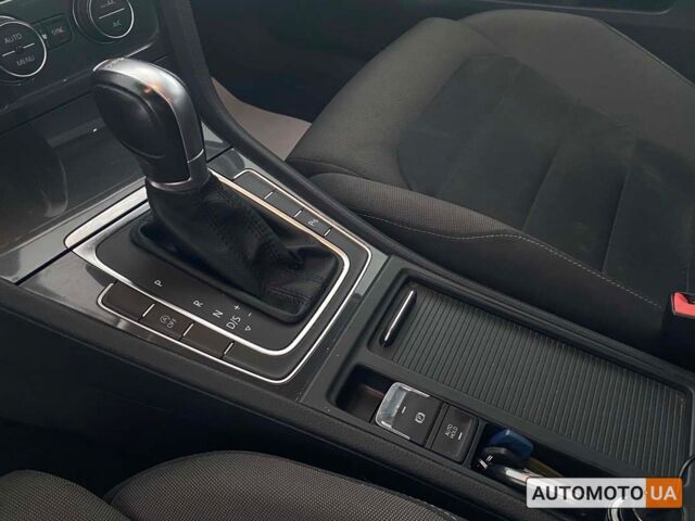 Черный Фольксваген Гольф, объемом двигателя 1.6 л и пробегом 229 тыс. км за 15000 $, фото 15 на Automoto.ua