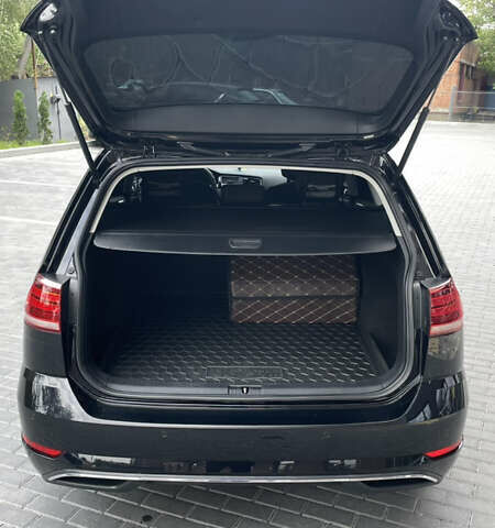 Черный Фольксваген Гольф, объемом двигателя 1.6 л и пробегом 248 тыс. км за 15800 $, фото 12 на Automoto.ua