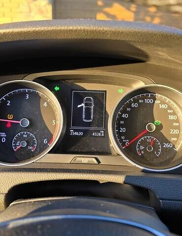 Черный Фольксваген Гольф, объемом двигателя 1.6 л и пробегом 251 тыс. км за 13500 $, фото 11 на Automoto.ua